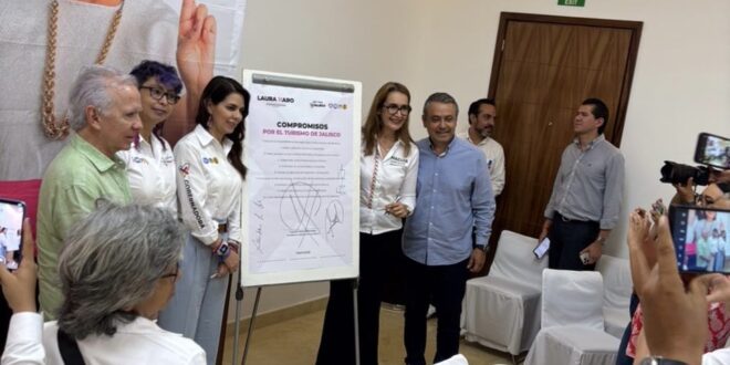 Firma Gerardo López con Laura Haro, compromisos para Puerto Vallarta