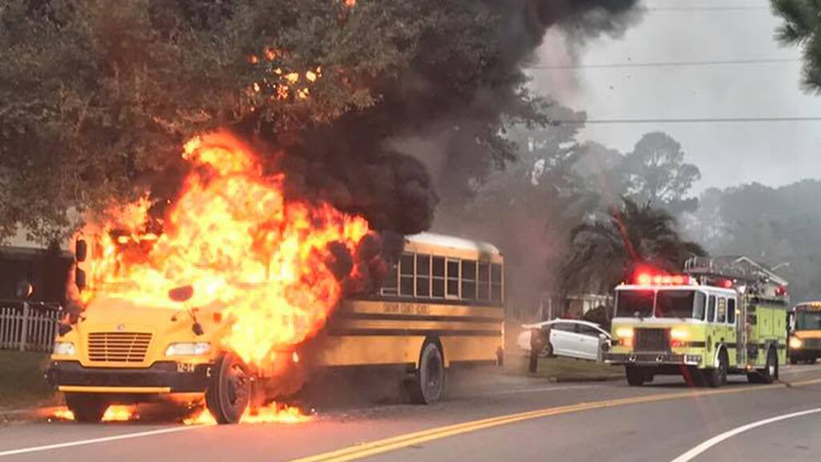 Se incendia autobús escolar en Cleveland