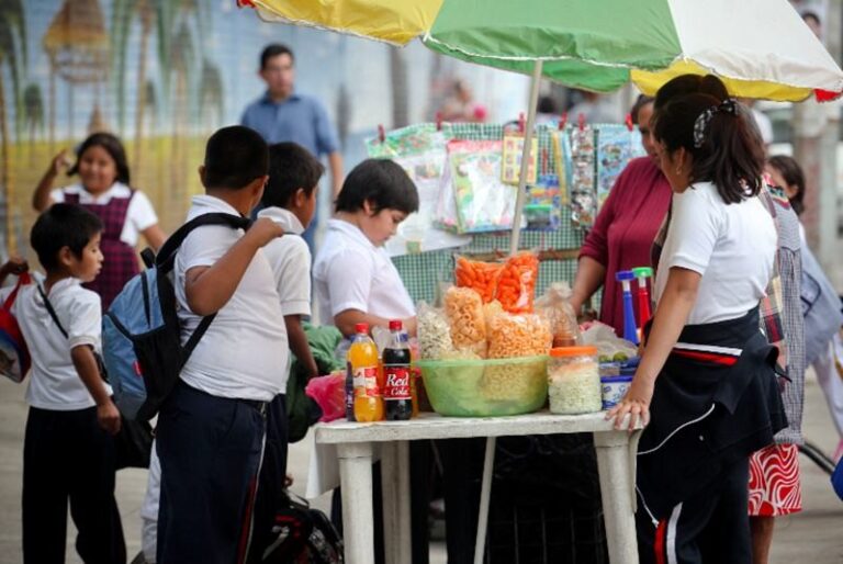En marzo, adiós a comida chatarra en escuelas