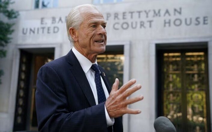 Peter Navarro llama a Musk “ensamblador” de autos