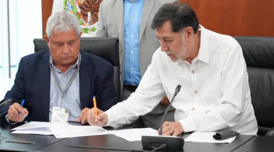 Obligan a ciudadano a disculparse con Fernández Noroña