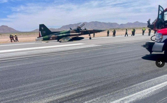 Increíble!, se poncha avión de la Fuerza Aérea Mexicana