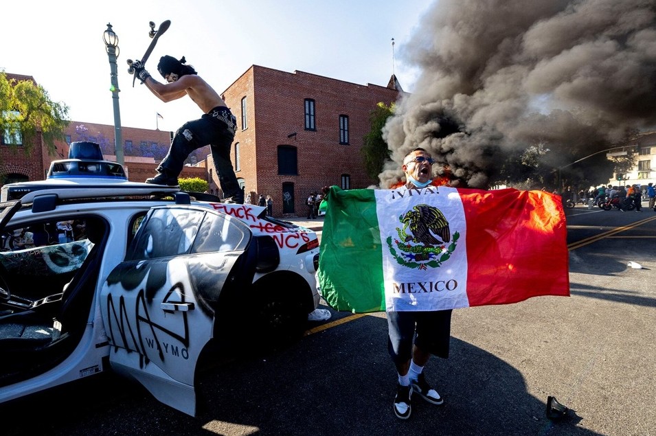 Siguen protestas violentas en Los Ángeles