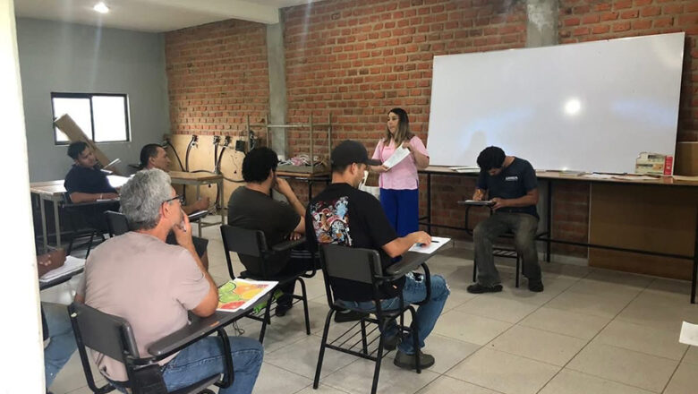 IDEFT, culminan vallartenses capacitación en diversos oficios