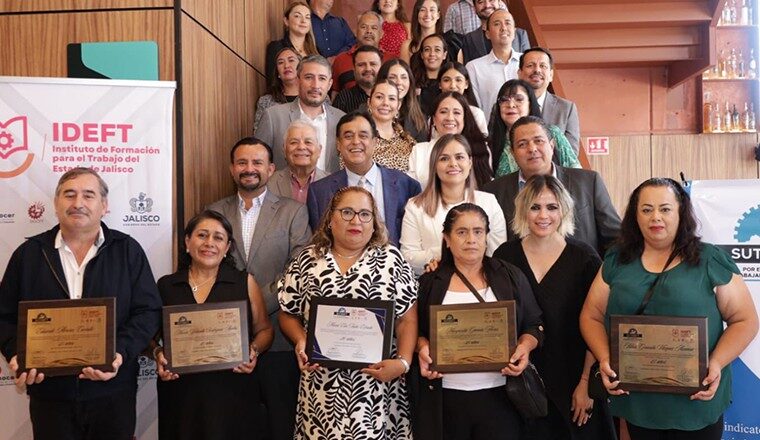 Reconocen a trabajadores de 20 y 25 años en el IDEFT