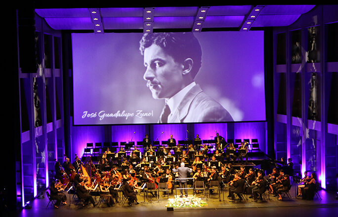 Celebran centenario de refundación de la U de G