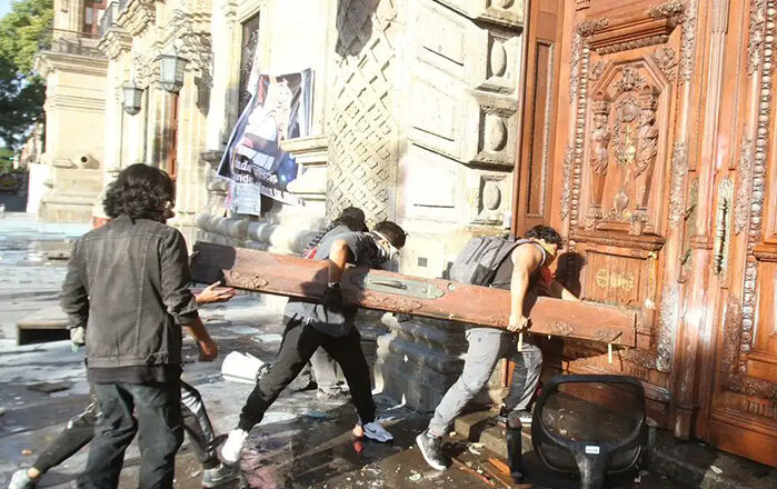 Quedan 8 en prisión de 40 detenidos por disturbios