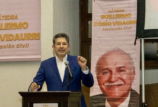 Formación de carácter, base de educación: Flores Miramontes