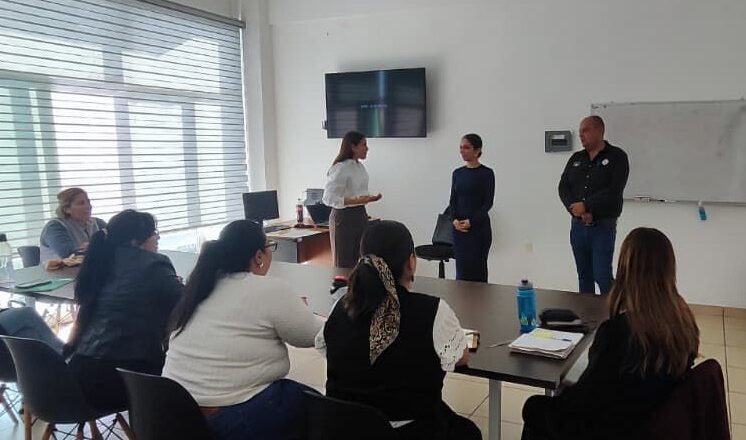 Brinda IDEFT capacitación en finanzas en Los Altos