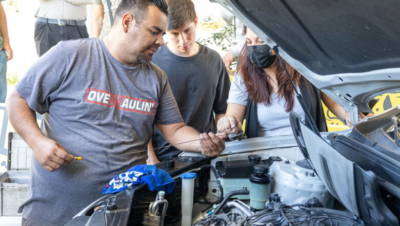 Impulsa IDEFT capacitación en mecánica en Zapopan