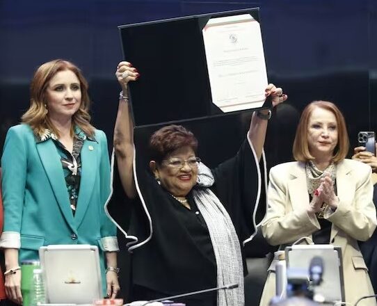 Como se esperaba, Ernestina Godoy nueva titular de FGR