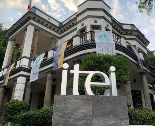 Transparencia… lo que haga la mano izquierda