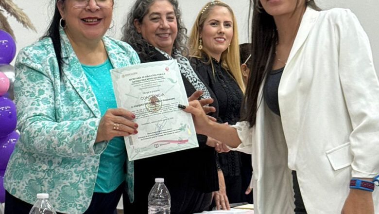 Entrega IDEFT constancias de capacitación en Zapotlanejo