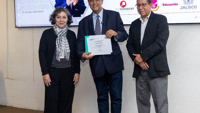 Comparte IDEFT su visión a estudiantes de la UTJ