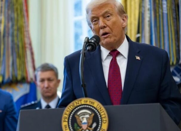 Ordena Trump bloqueo para buques petroleros de Venezuela