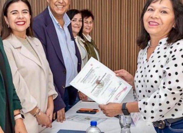 Entrega IDEFT casi mil constancias en Zapopan