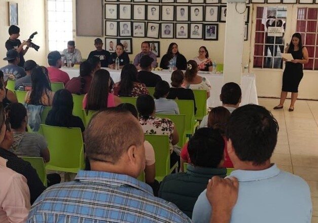 Entrega IDEFT constancias de capacitación en Tolimán
