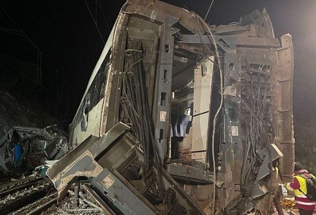 Suman 40 los muertos en trenazo en España