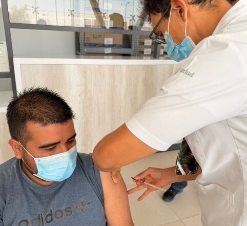 Abre Hospital Civil módulos de vacunación contra sarampión