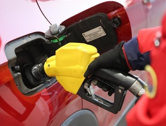 Pone China tope a precios de combustibles
