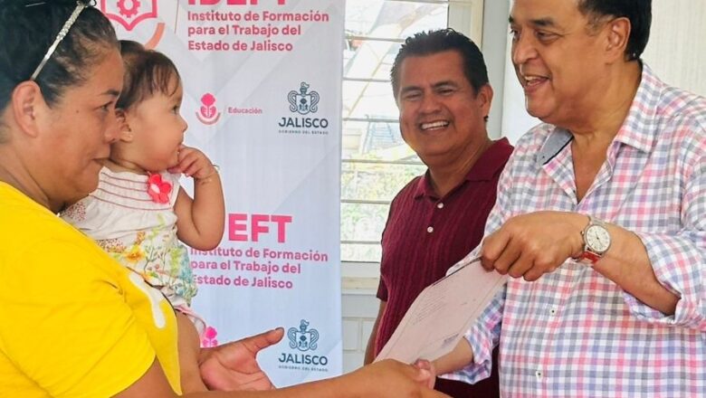 Entrega IDEFT constancias de capacitación en PV