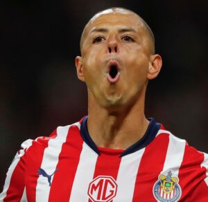 Chicharito se aferra: no se retira