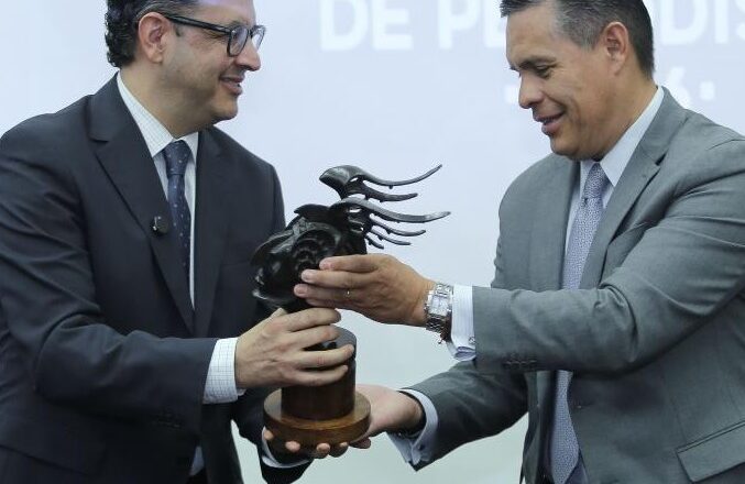 Recibe UP estafeta de Premio Jalisco de Periodismo 2026