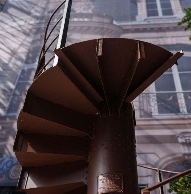 Subastan en 450 mil euros un trozo de la Torre Eiffel