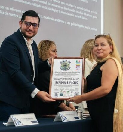 Entregan reconocimiento de derechos humanos a universitarios