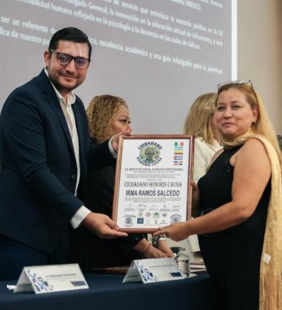 Entregan reconocimiento de derechos humanos a universitarios