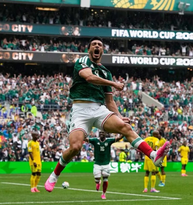 México inicia con triunfo sobre Sudáfrica