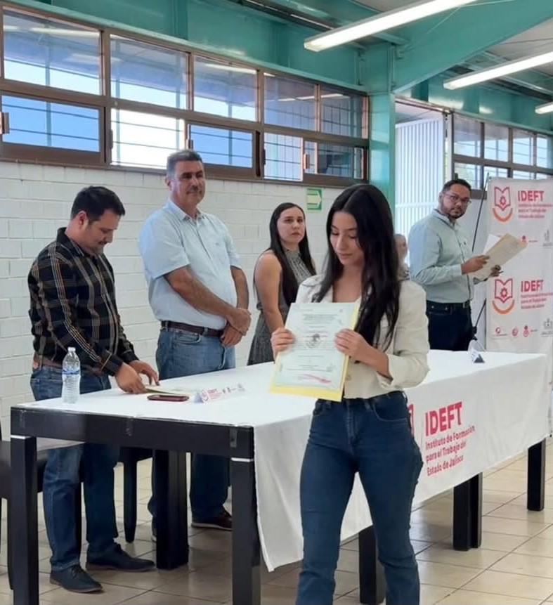 Entrega el IDEFT más de mil constancias de capacitación