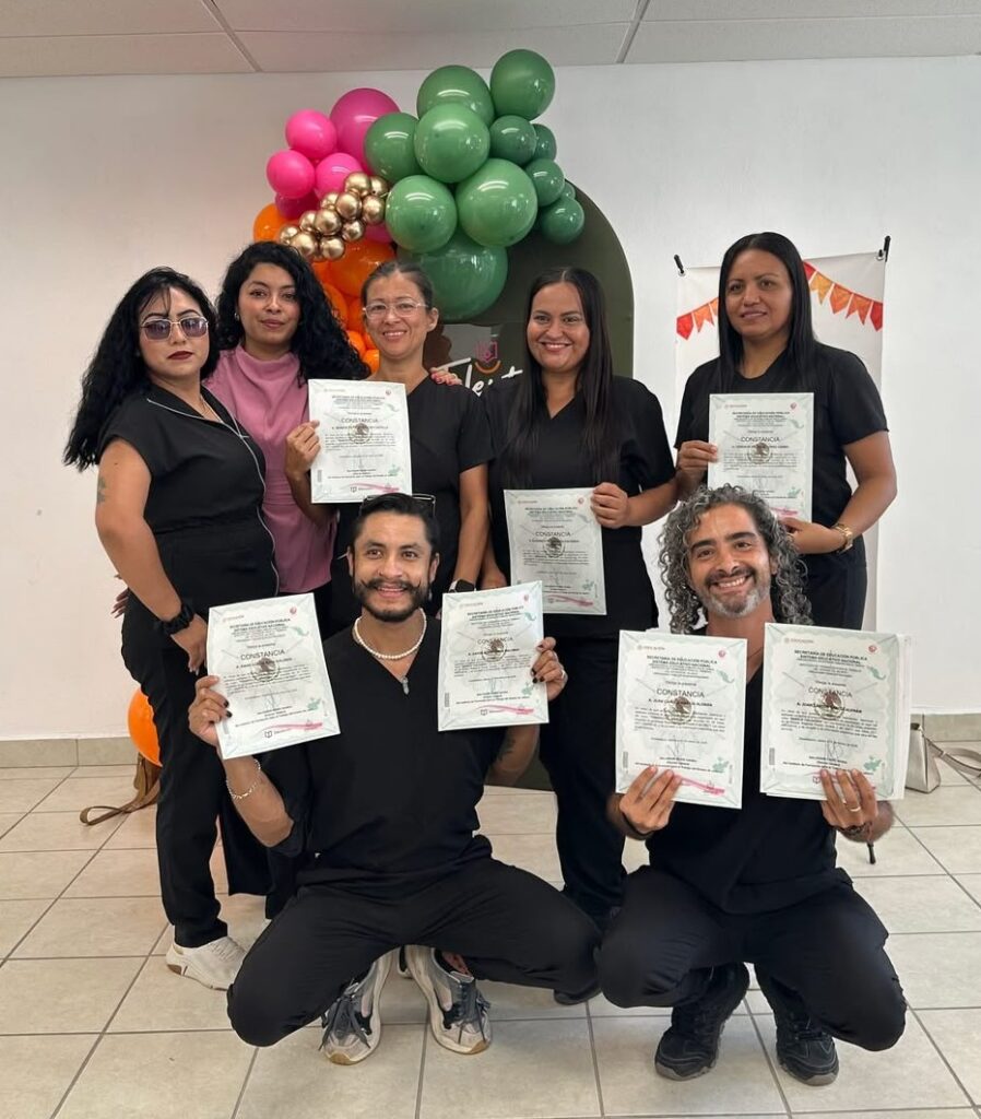 Entrega IDEFT 150 constancias y diplomas en Vallarta
