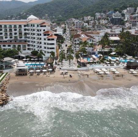 Playa de Puerto Vallarta pierde 13 mil metros cuadrados