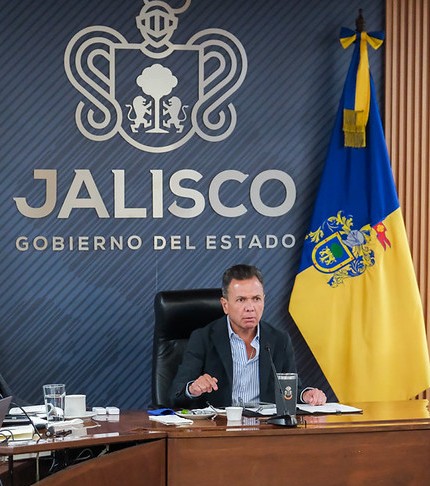 Pipas, garrafones y plantas, para atender crisis del agua