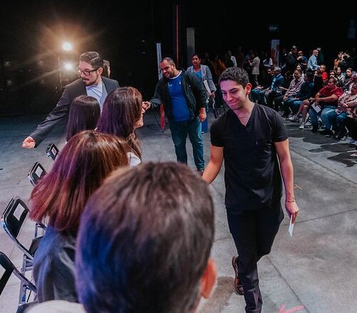 Entrega Vero Delgadillo apoyos de renta para jóvenes