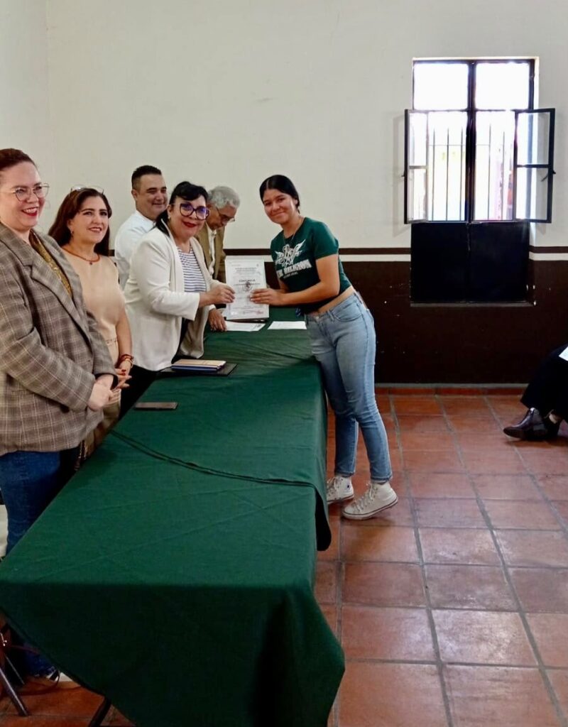Egresados del IDEFT fortalecen futuro laboral en Ixtlahuacán