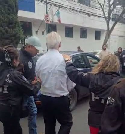 Detenido ex director de Pemex por golpeador