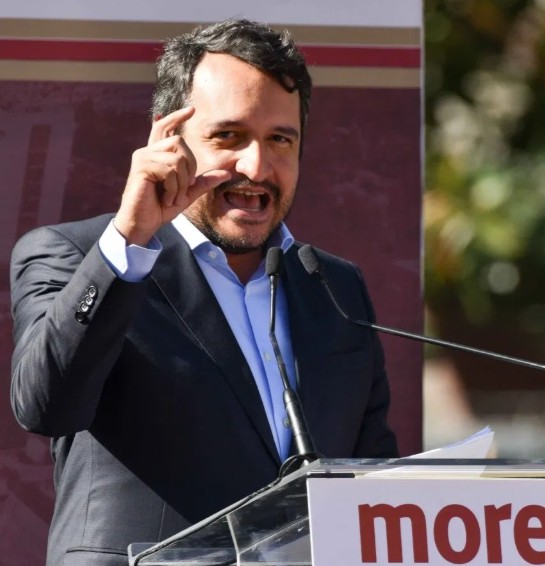 Le quitan la visa y Andy despotrica contra EU