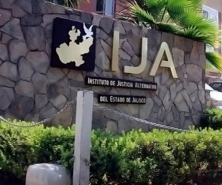 IJA, denuncia por sobreprecio