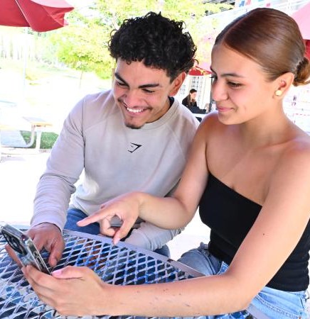 Busca U de G reducir pantallas entre estudiantes