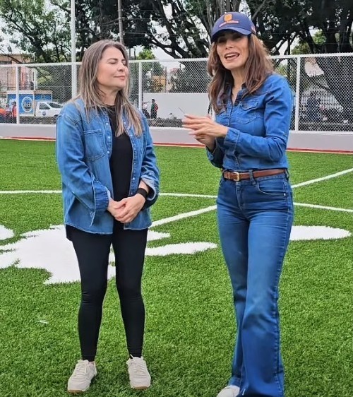 Entrega Vero Delgadillo rehabilitación de canchas deportivas