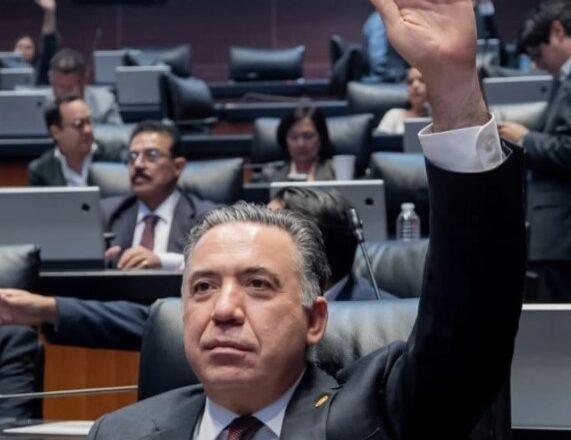 Inzunza se va, se va, pero no se ha ido