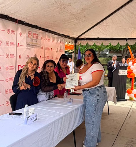 Entrega IDEFT constancias de capacitación en Zapotlanejo