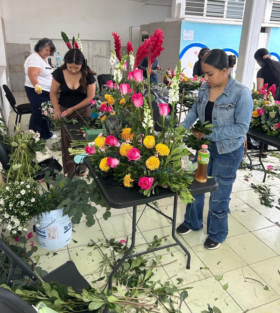 Acerca el IDEFT la capacitación a familias de Ameca