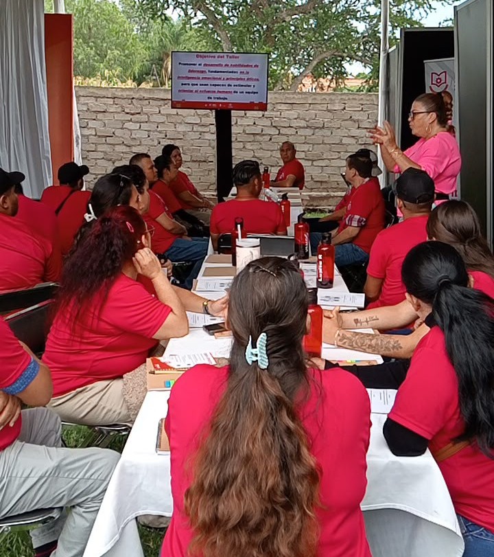 Lleva IDEFT capacitación sindical a convención de VAMOSÍ