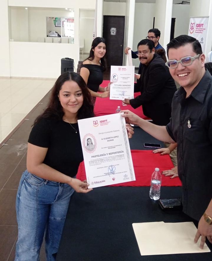 Entrega IDEFT constancias de capacitación en Los Altos