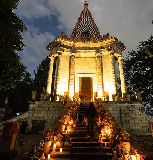 Cobra vida museo Panteón Belén con el Día de Muertos