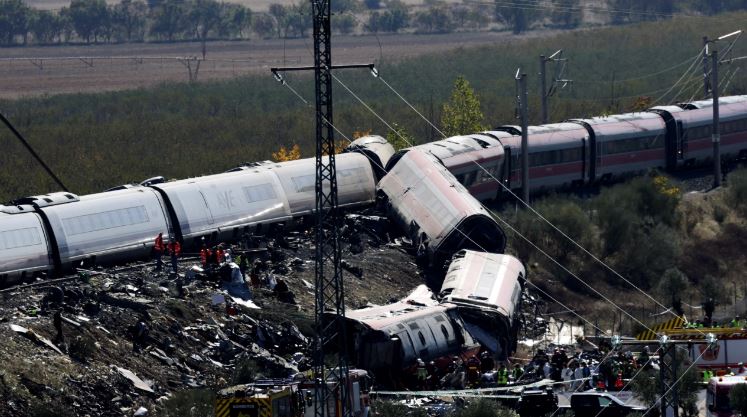 Aumentan a 69 las víctimas por choque de trenes