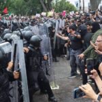 Protesta termina en enfrentamiento en Casa Jalisco